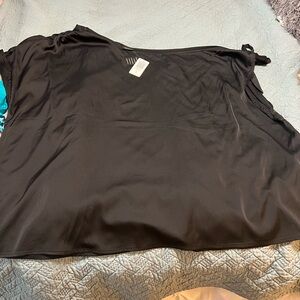 Plus size satin torrid blouse size 4 new never worn with tags